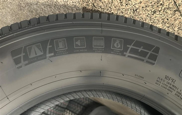 11R24.5 Duel Block Drive Tire 18PR